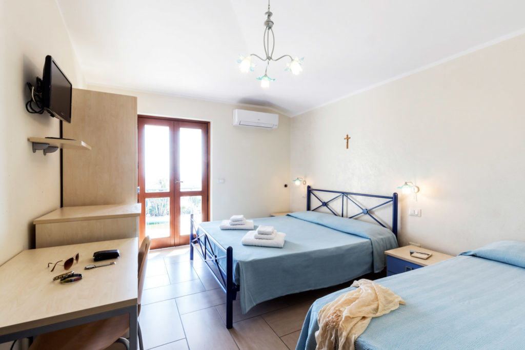 Le camere dell'Hotel Residence il Gattopardo a Capo Vaticano vicino Tropea sono luminose e ben arredate