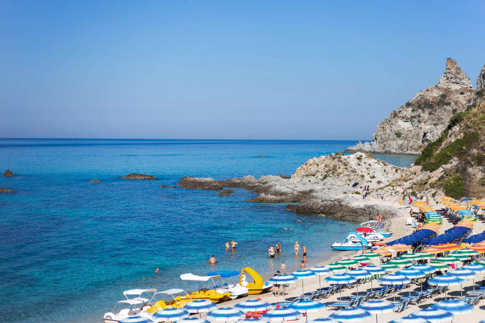 Servizio spiaggia per le tue vacanze al mare presso l'Hotel Residence il Gattopardo a Capo Vaticano vicino Tropea