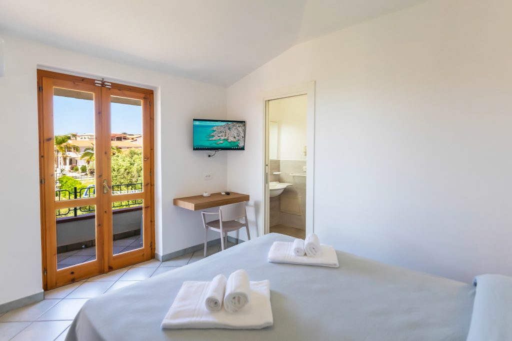 Le camere dell'Hotel Residence il Gattopardo a Capo Vaticano vicino Tropea sono luminose e ben arredate