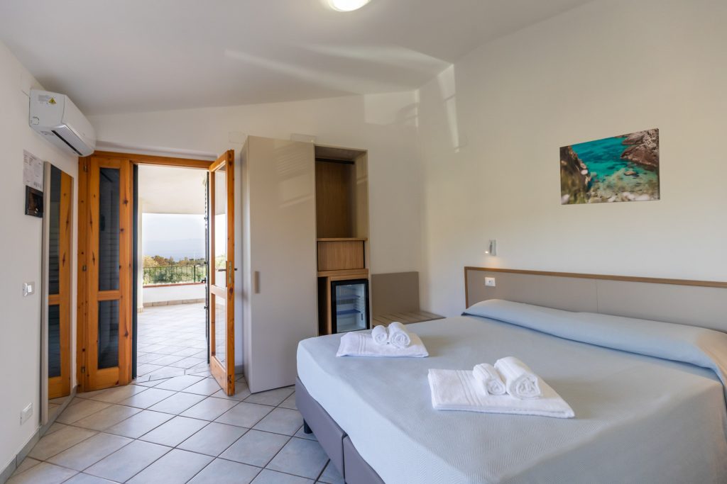 Le camere dell'Hotel Residence il Gattopardo a Capo Vaticano vicino Tropea sono luminose e ben arredate