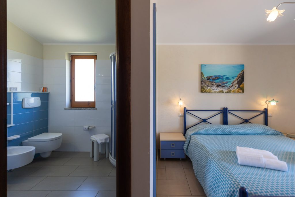 Le camere dell'Hotel Residence il Gattopardo a Capo Vaticano vicino Tropea sono luminose e ben arredate